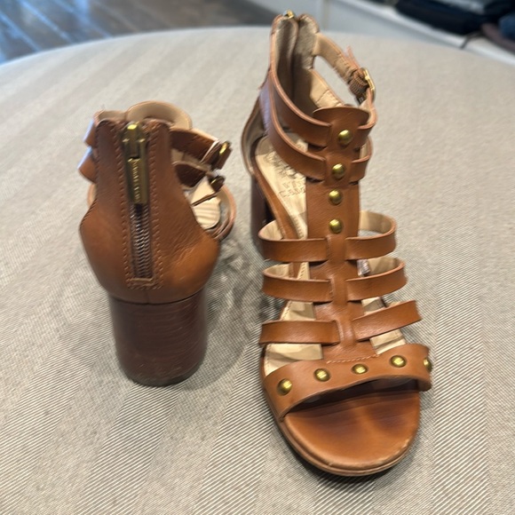 Vince Camuto Beige Leather Sandals Gold Studs 7US - Picture 1 of 5